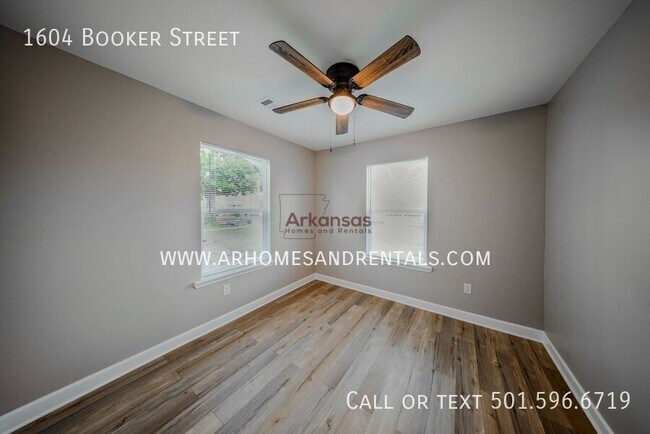 Building Photo - 1604 S Booker St