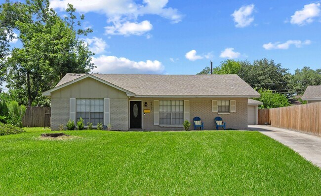 Primary Photo - 5826 Spruce Forest Dr