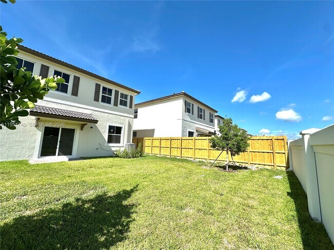 Building Photo - 2657 SE 24th Ct