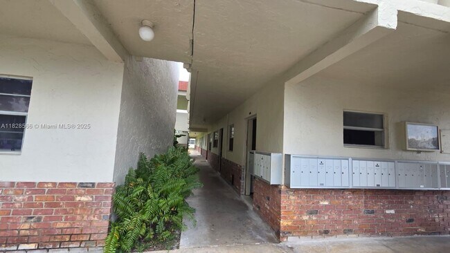 Building Photo - 4163 SW 67th Ave