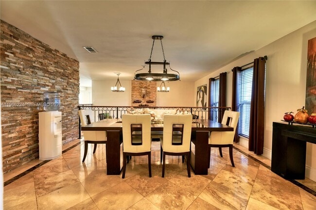 Building Photo - 5826 SW 17th St