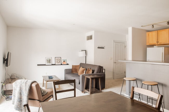 Building Photo - 145 N Jackson St