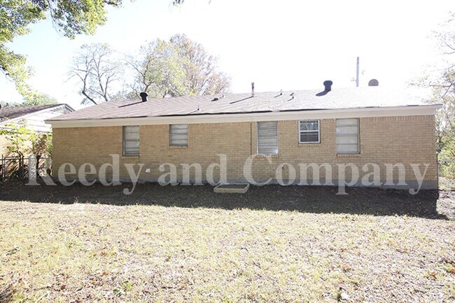 Building Photo - 3230 Sweet Springs Dr