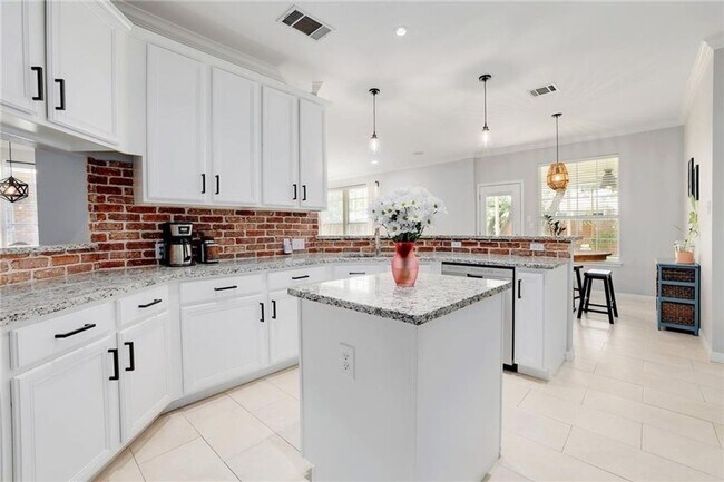 Building Photo - 1705 Azalea Dr