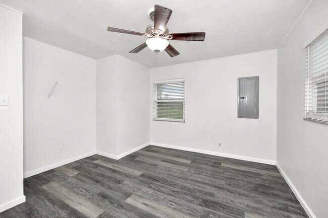 Building Photo - 4210 Toftoy Dr SW