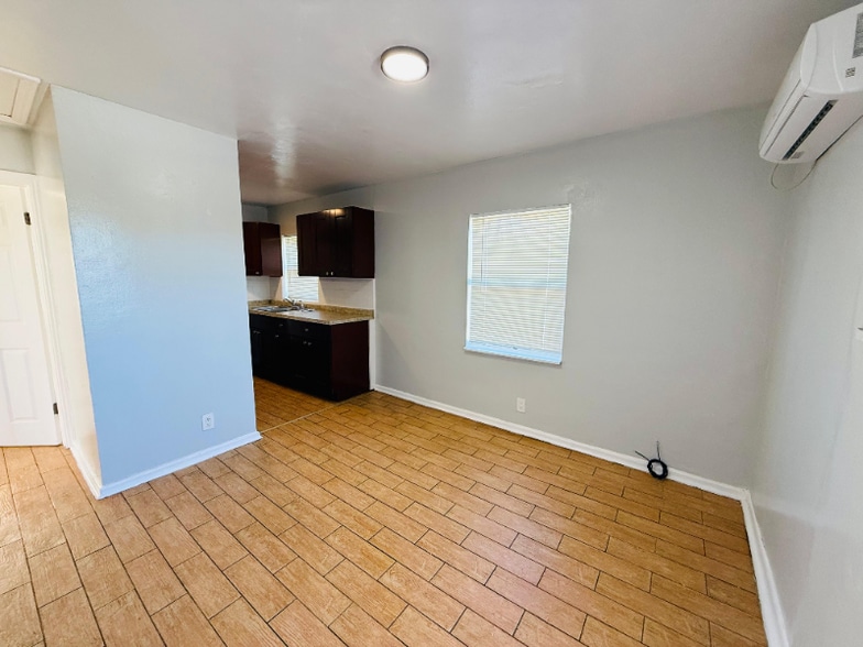 Building Photo - 761 22nd Ave S