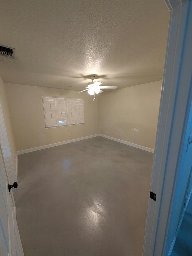 Building Photo - 106 Commercial Dr