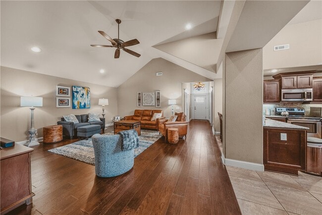 Building Photo - 3301 SW Stonepoint Ave