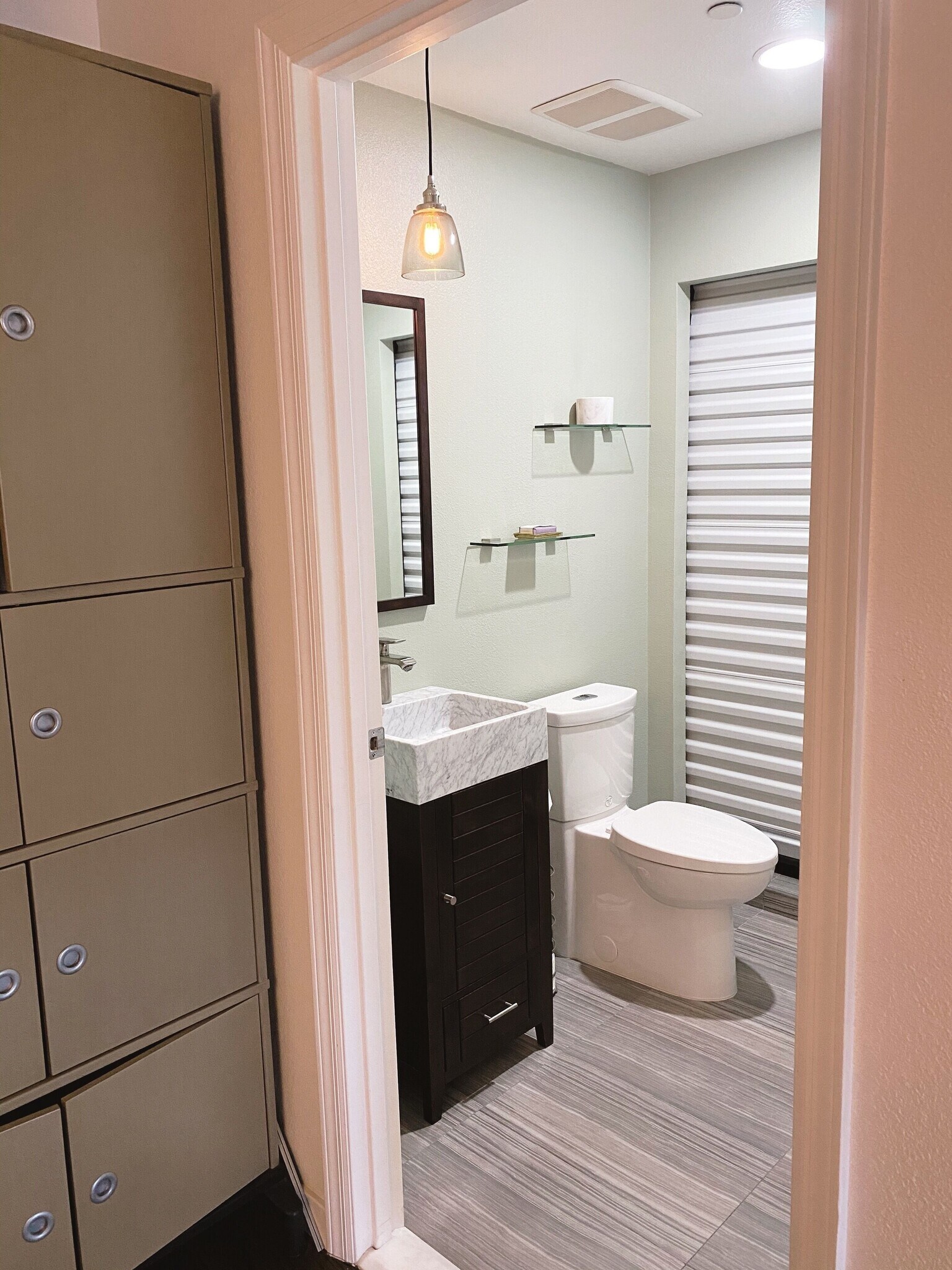 Building Photo - 877 Island Ave