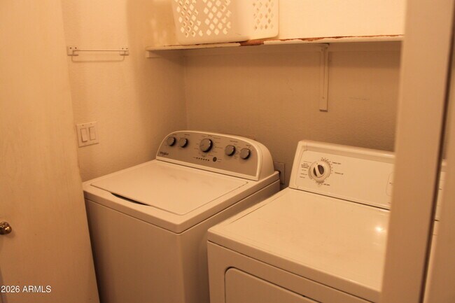 Building Photo - 740 W Baylor Ln