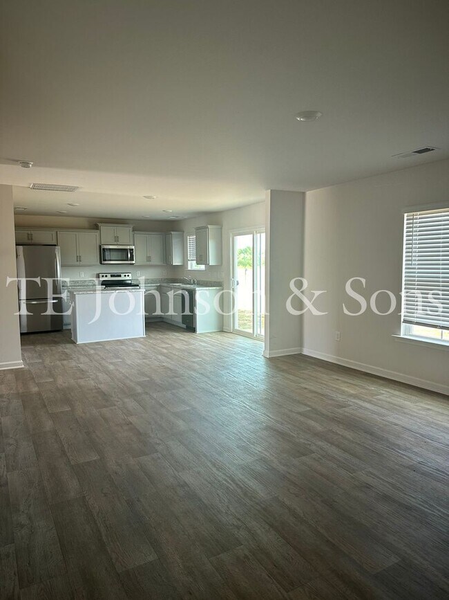 Building Photo - Spacious 4 Bedroom Home in Lexington – Modern Amenities and Comfort Await!