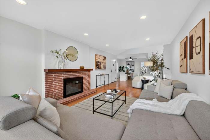 Building Photo - 876 N Mayfair Ave