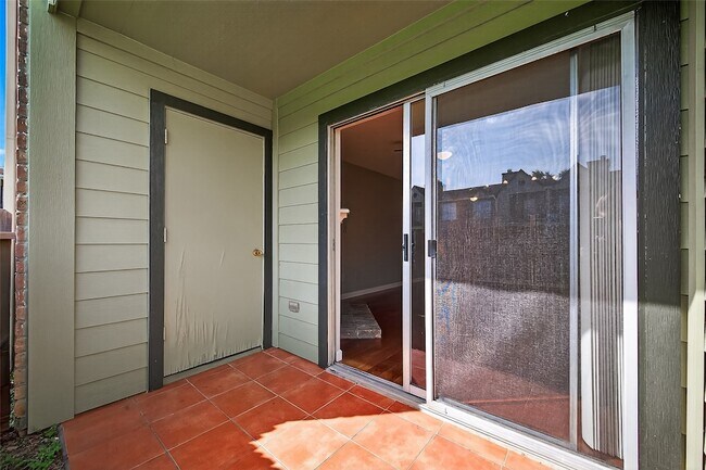 Building Photo - 18800 Egret Bay Blvd