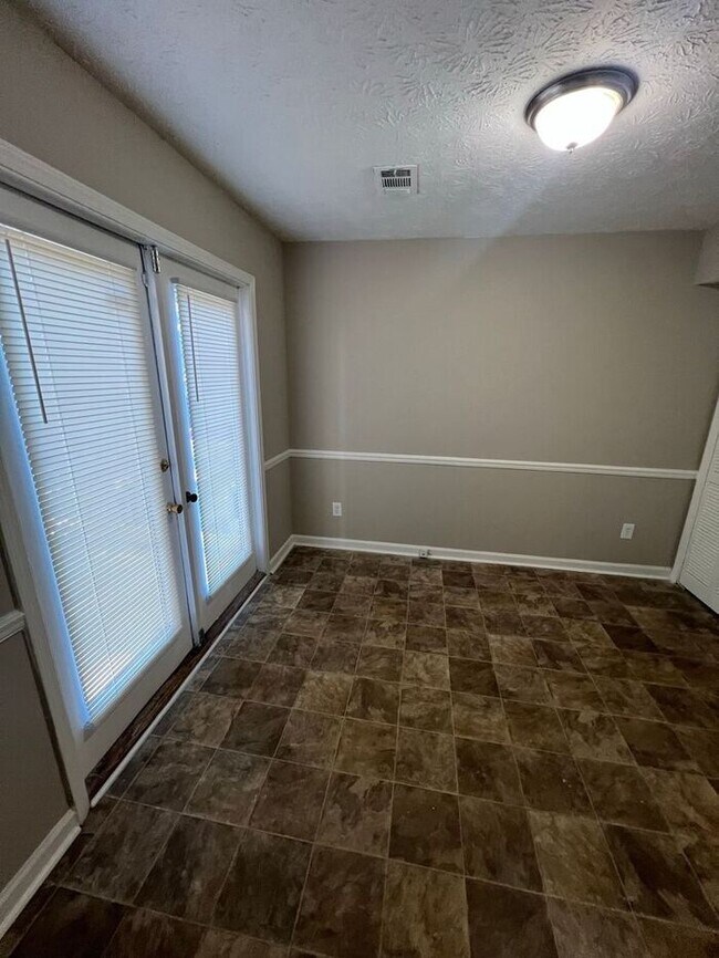 Building Photo - Ready to view now finally a 2 bedroom 2.5 ...