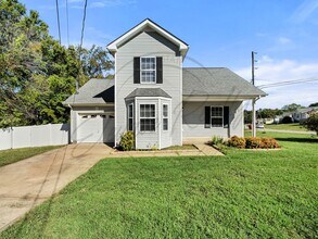 Building Photo - Two Story 4-Bedroom on Corner Lot in Clark...
