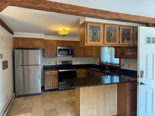 Building Photo - 484 Lake St