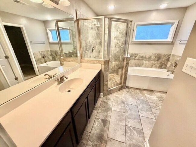 Building Photo - Now Leasing a 4 Bedroom 2 Bath Home in Olive Branch