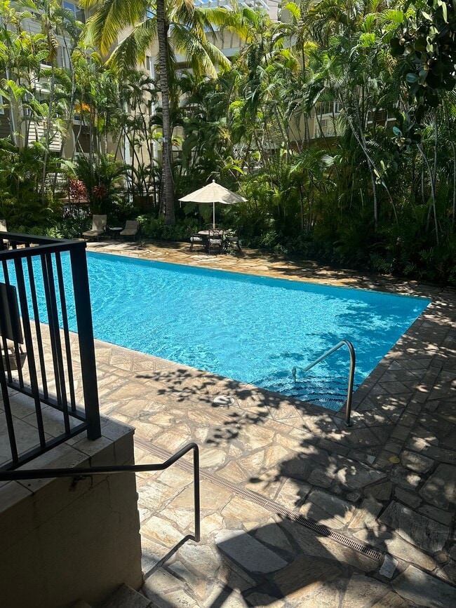 Building Photo - 343 Hobron Ln