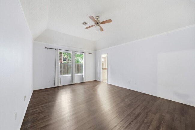 Building Photo - Large 3 bedroom, 2 bath home in Broken Arrow School District.