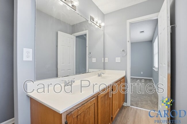 Building Photo - 2713 Daffodil Dr