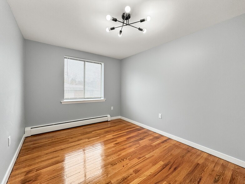 Building Photo - 30 Henderson Dr