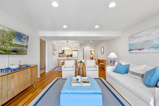 Building Photo - 2 Brackett Pl