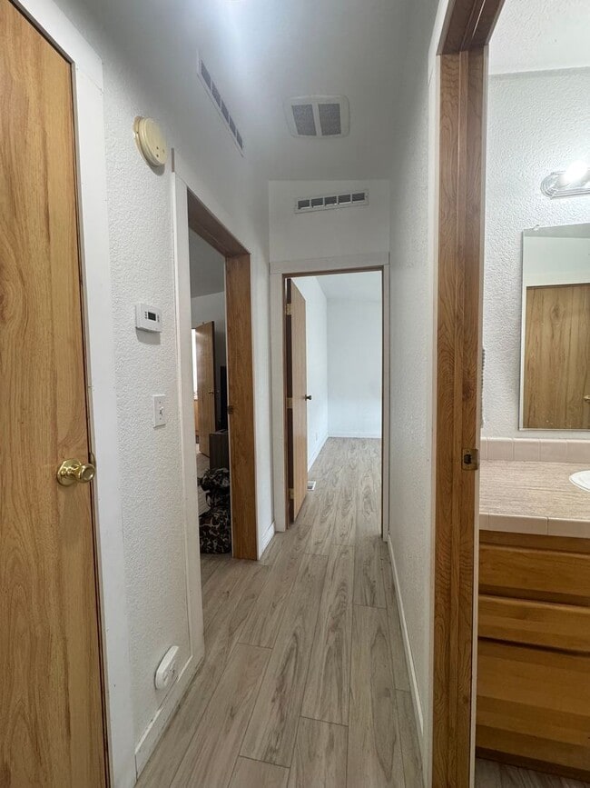 Building Photo - Charming & Updated Home in Kittitas, WA