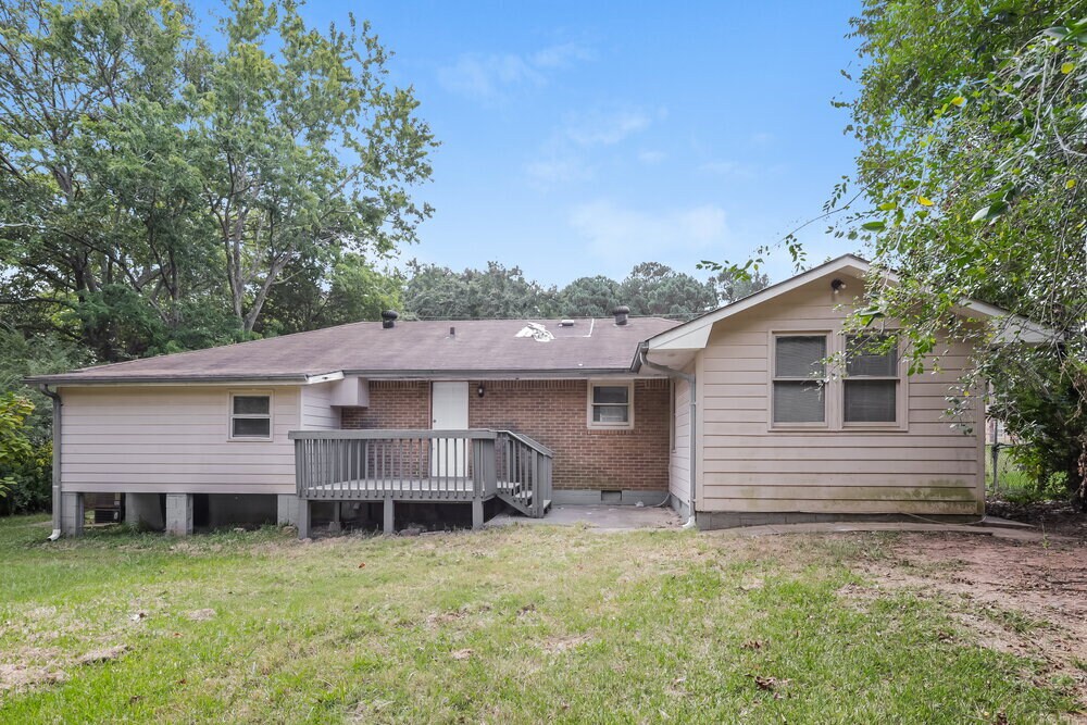 Building Photo - 635 Roxbury Dr