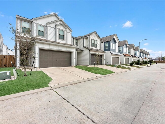 Building Photo - 4420 Ibiza Ln
