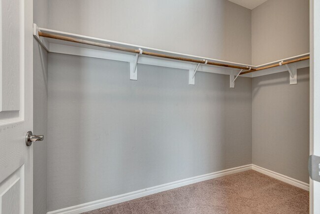 Building Photo - Stunning Summerlin Rental on Private Cul-d...