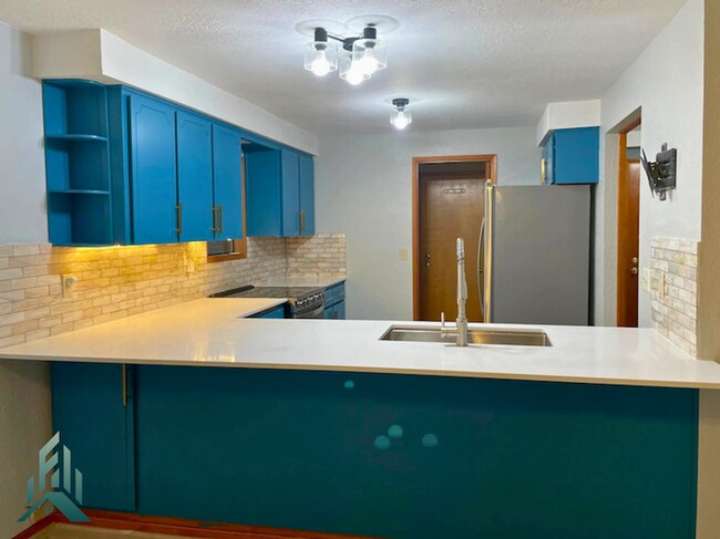 Building Photo - 3-bedroom, 2-bathroom house in Witham Hill