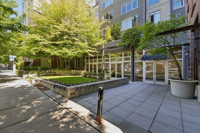 Building Photo - 1620 Belmont Ave