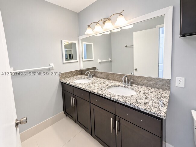 Building Photo - 22344 Palomita Dr