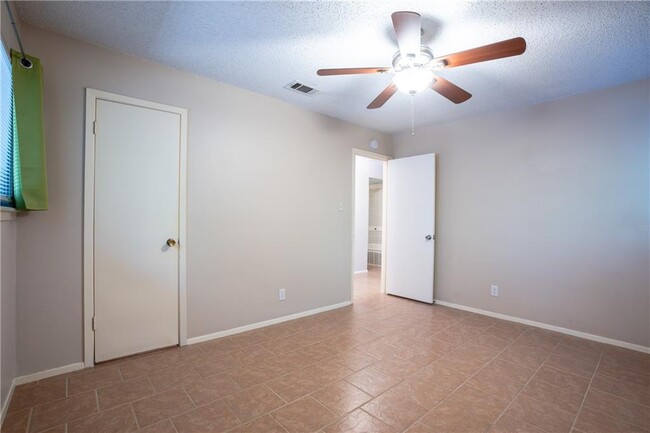 Building Photo - 9104 Quail Creek Dr