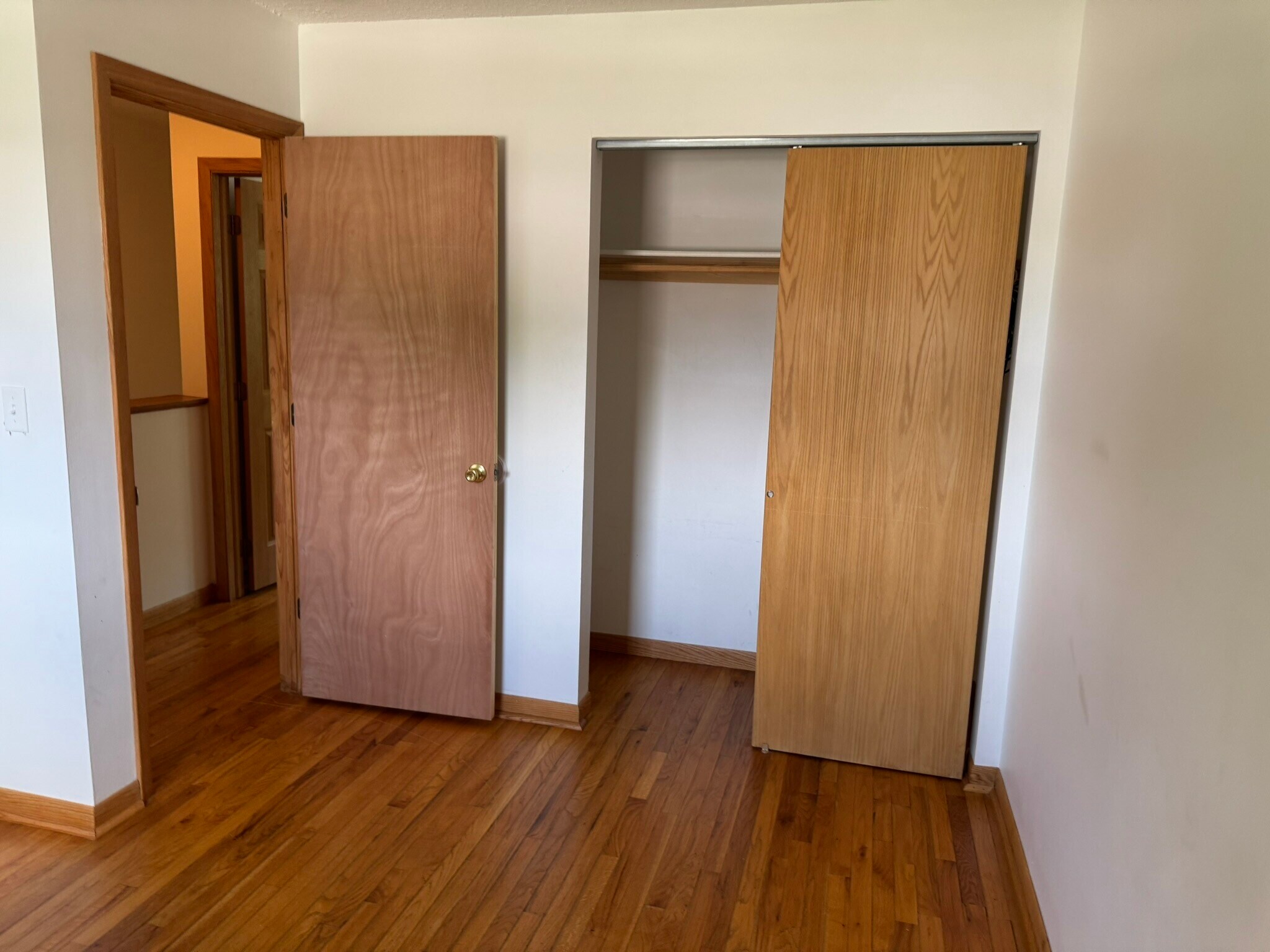 Building Photo - 18 Parkview Dr