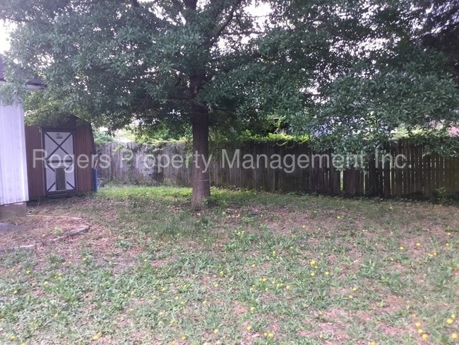 Building Photo - 207 Oak Ridge Ln