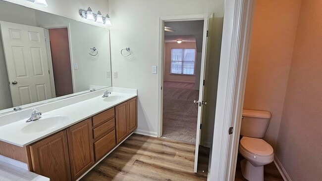 Building Photo - Bright & Spacious Home in Fredericksburg!
