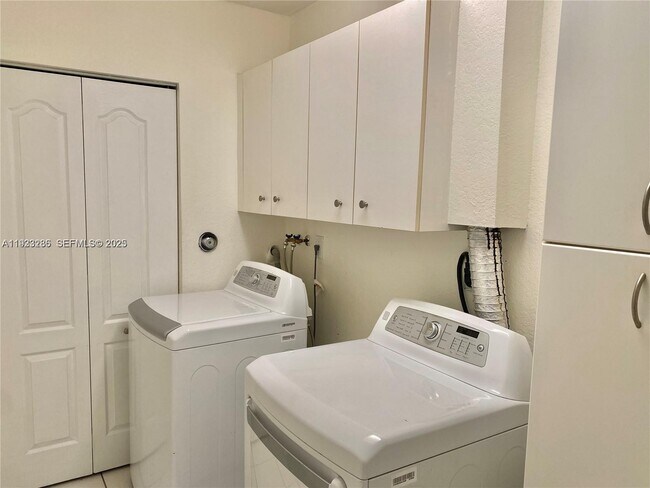 Building Photo - 10914 NW 67th Terrace