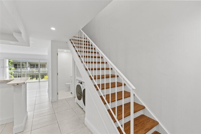 Primary Photo - 9373 Fontainebleau Blvd