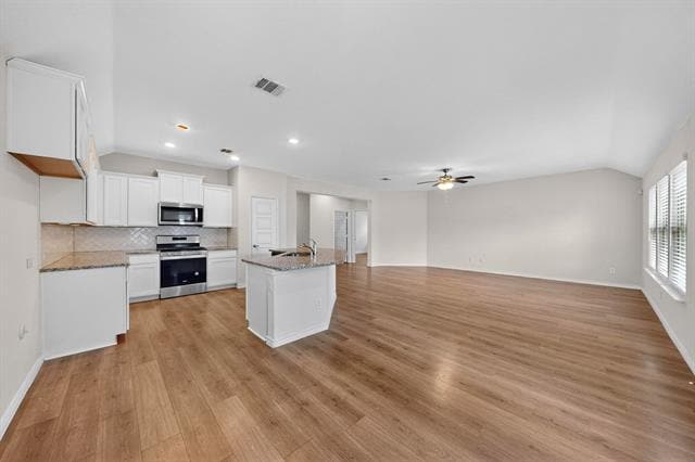 Building Photo - 222 Red Oak Dr
