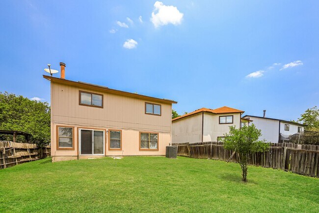 Building Photo - Recent remodeled! 4 bedroom, two living areas and loft!