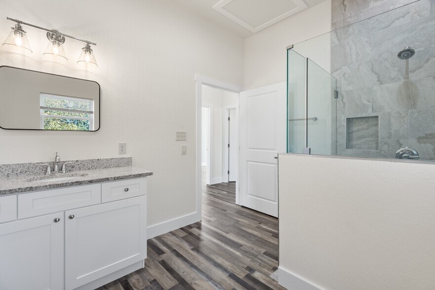 Building Photo - 705 Fifth St