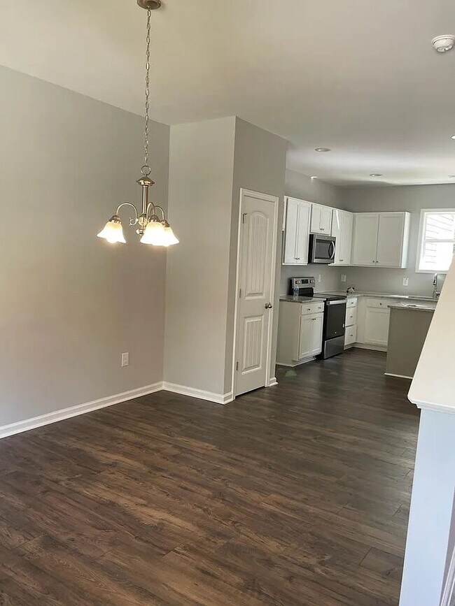 Building Photo - 103 Stewarts Knob Dr