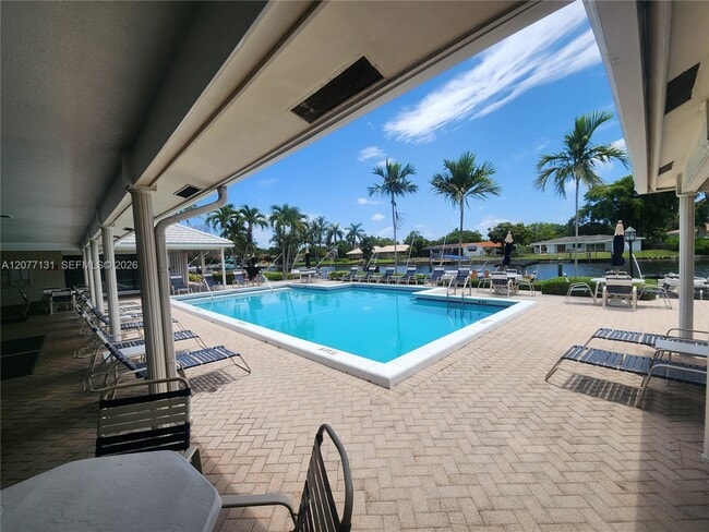 Building Photo - 160 Cypress Club Dr