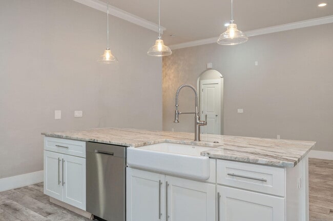 Building Photo - 518 Sibert Ave