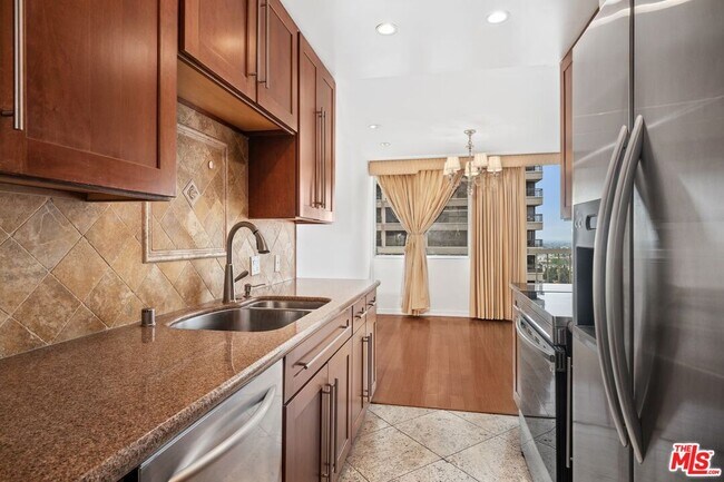 Building Photo - 10751 Wilshire Blvd
