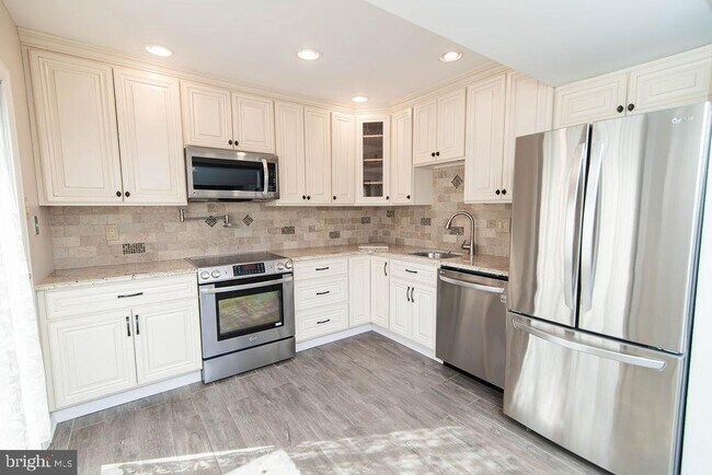 Building Photo - 239 Oakridge Dr