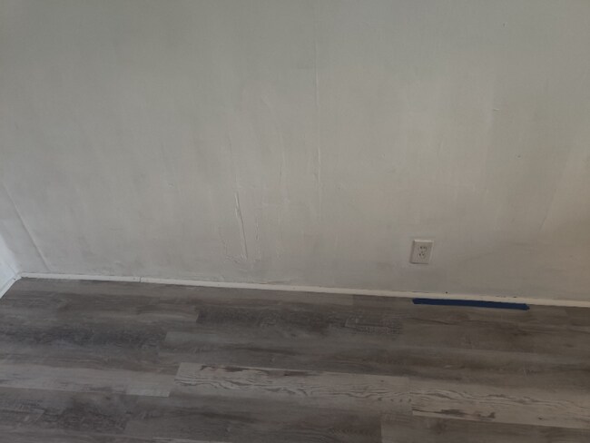 Building Photo - 90 Oak St