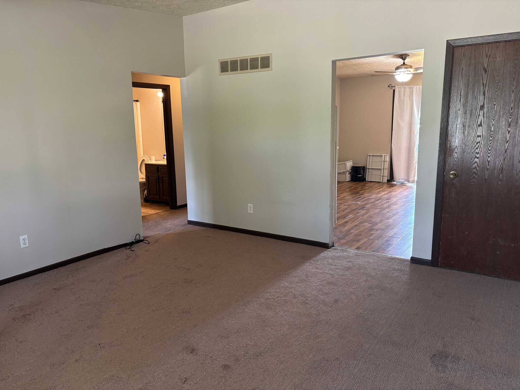 Building Photo - 1306 N Zenith Ave