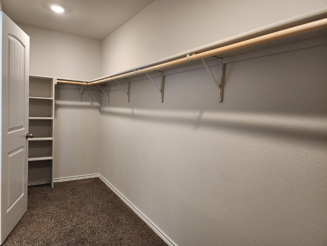 Building Photo - "Bright and Beautiful 3-Bedroom 2-Bath Hom...